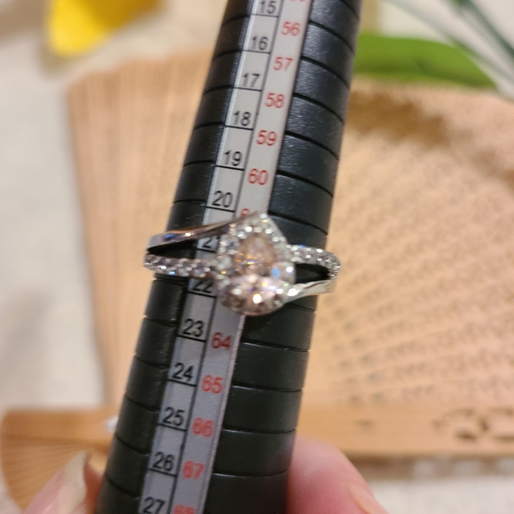 Size 10 ladies ring beautiful teardrop - Picture 10 of 14